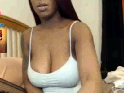 Sexy black woman on webcam - drtuber.com